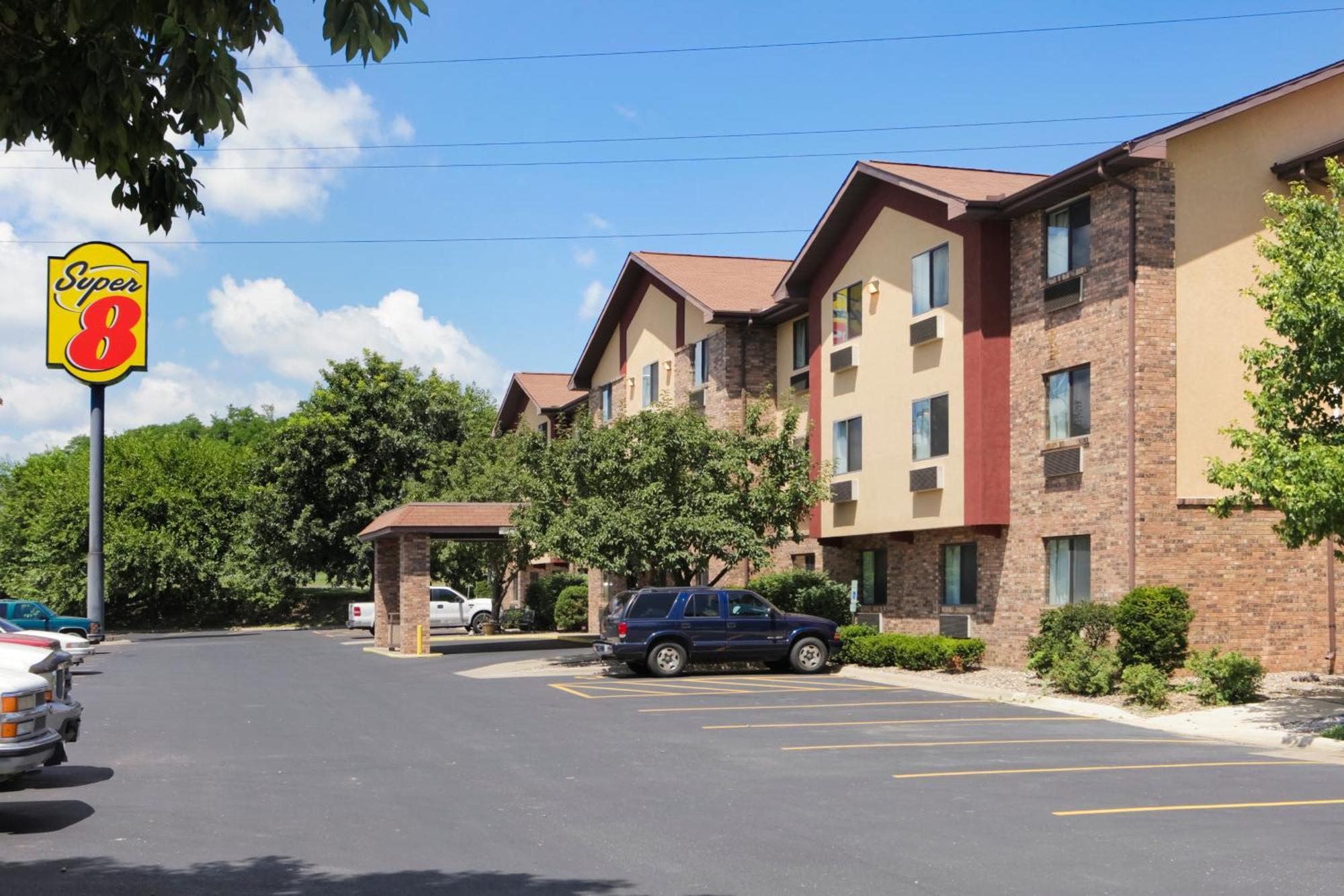 Super 8 By Wyndham East Peoria Motel Exterior photo